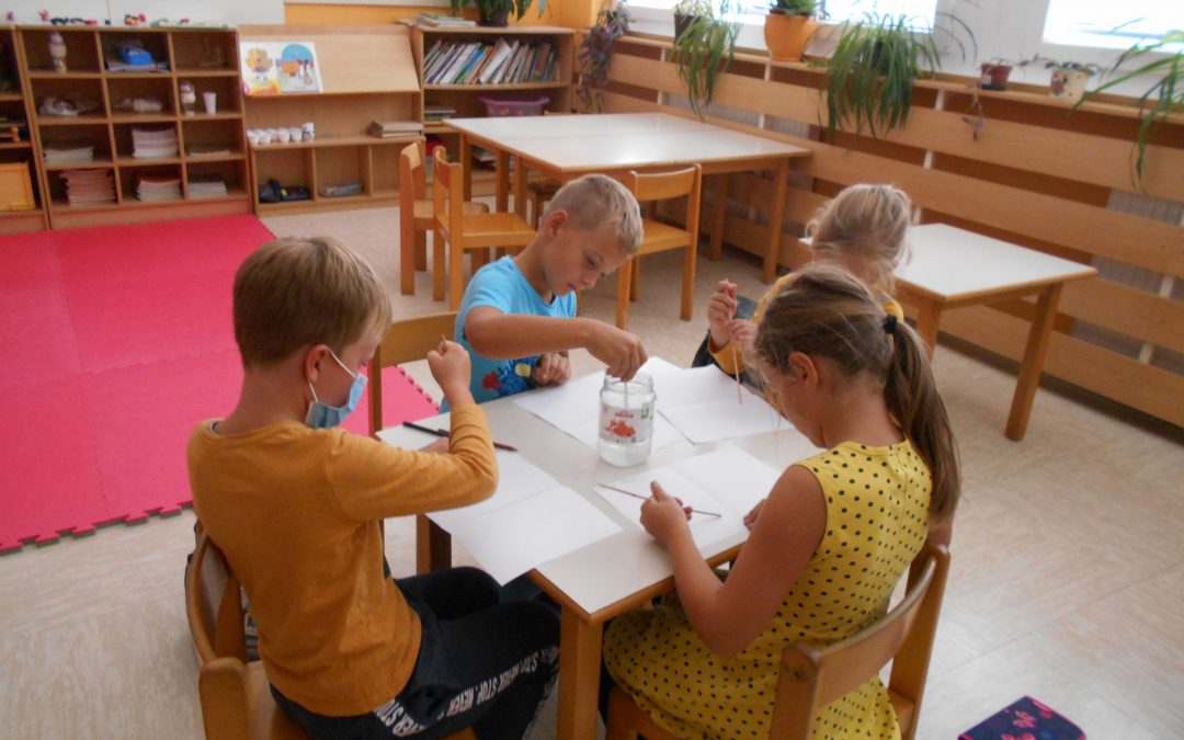 EKSPERIMENTIRANJE Z UČITELJICO KATJO