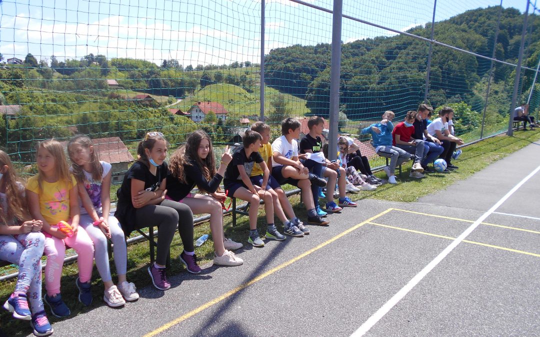 ŠPORTNA DVOBOJA DEVETOŠOLCEV Z UČITELJI